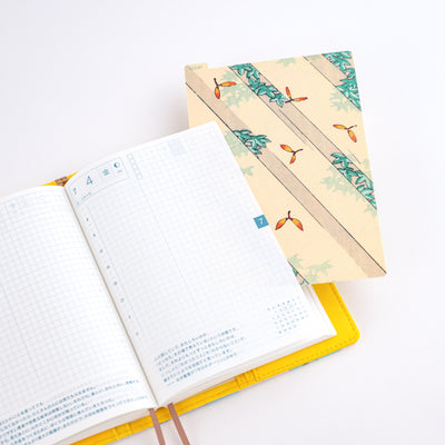 5 x 4582660483523 Yumi Kitagishi: Tablero de lápices Hobonichi para tamaño A5 (En el jardín)