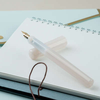 Pilot Kakuno Madoromi Fountain Pen, Cumulus White