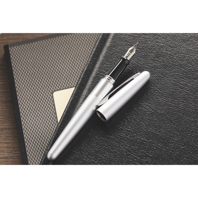 Pluma estilográfica Pilot Metropolitan, plata